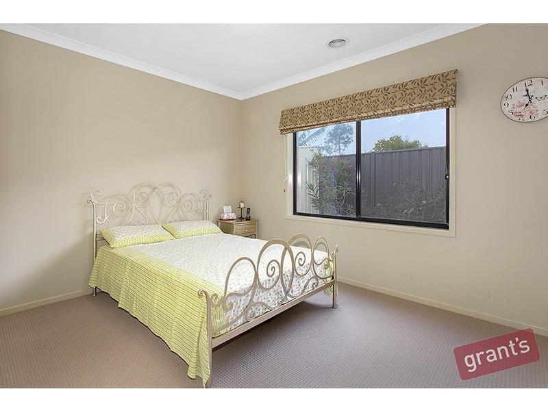 24 Perry Circuit, Cranbourne North VIC 3977