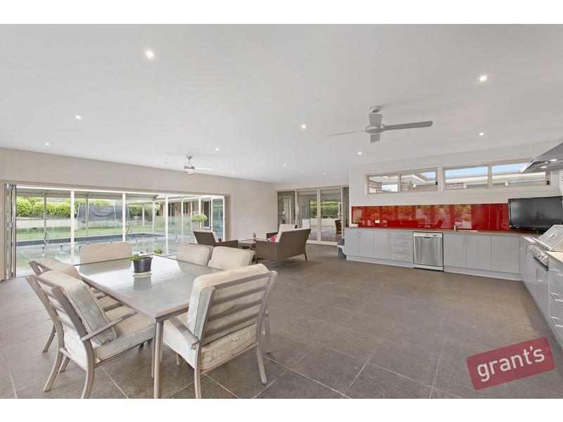 24 Aranmore Crescent, Narre Warren North VIC 3804