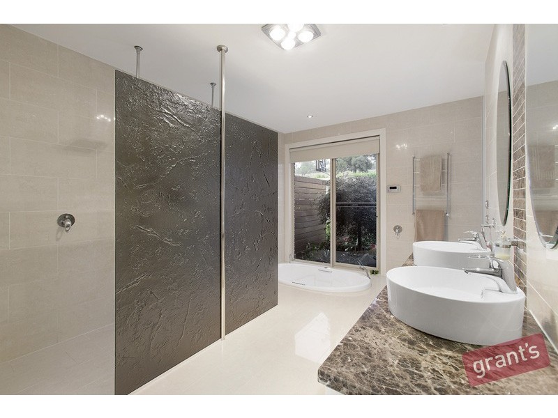 24 Aranmore Crescent, Narre Warren North VIC 3804