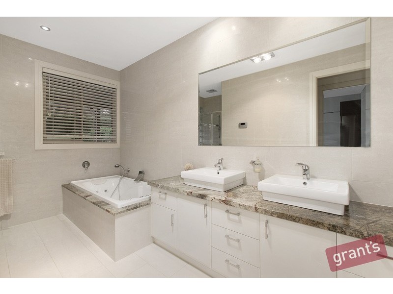 24 Aranmore Crescent, Narre Warren North VIC 3804
