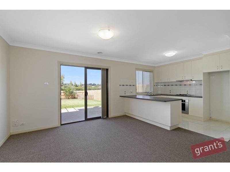 2 /151 Hinrichsen Drive, Hallam VIC 3803