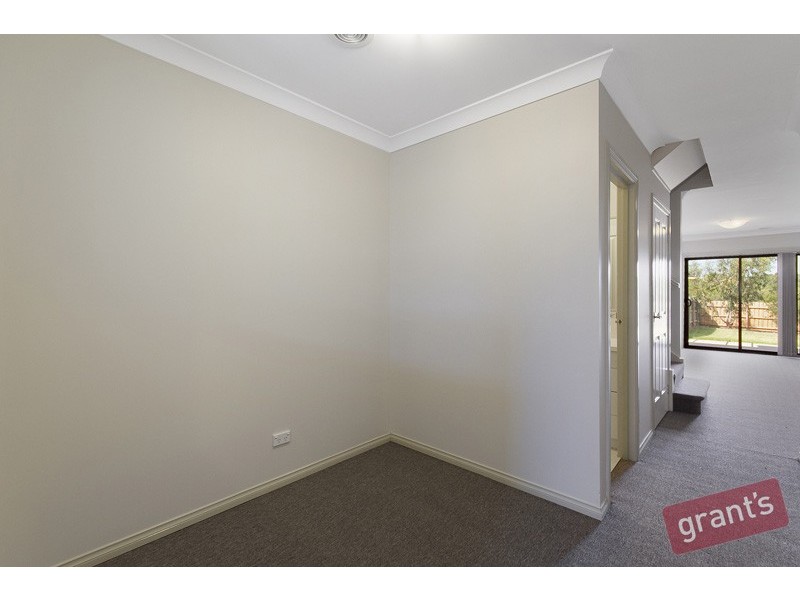 2 /151 Hinrichsen Drive, Hallam VIC 3803