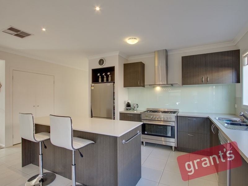 22 Connewara Crescent, Clyde North VIC 3978