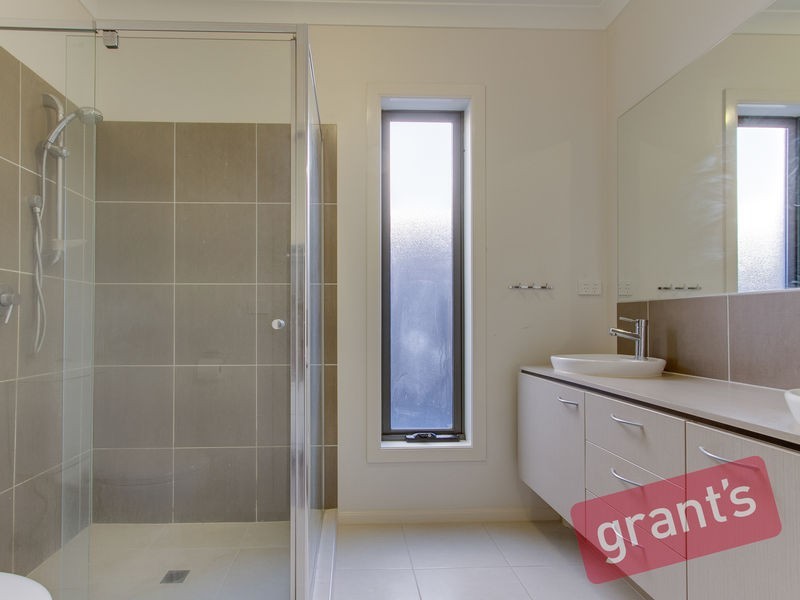 22 Connewara Crescent, Clyde North VIC 3978