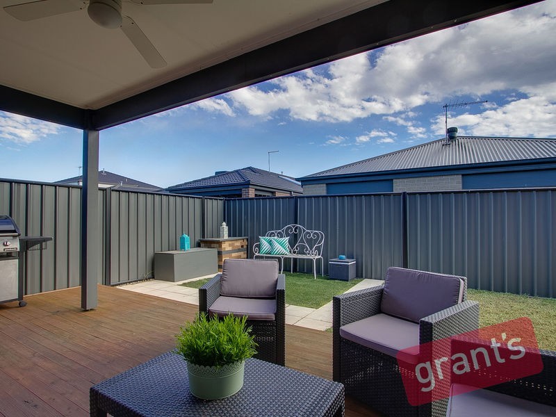 22 Connewara Crescent, Clyde North VIC 3978