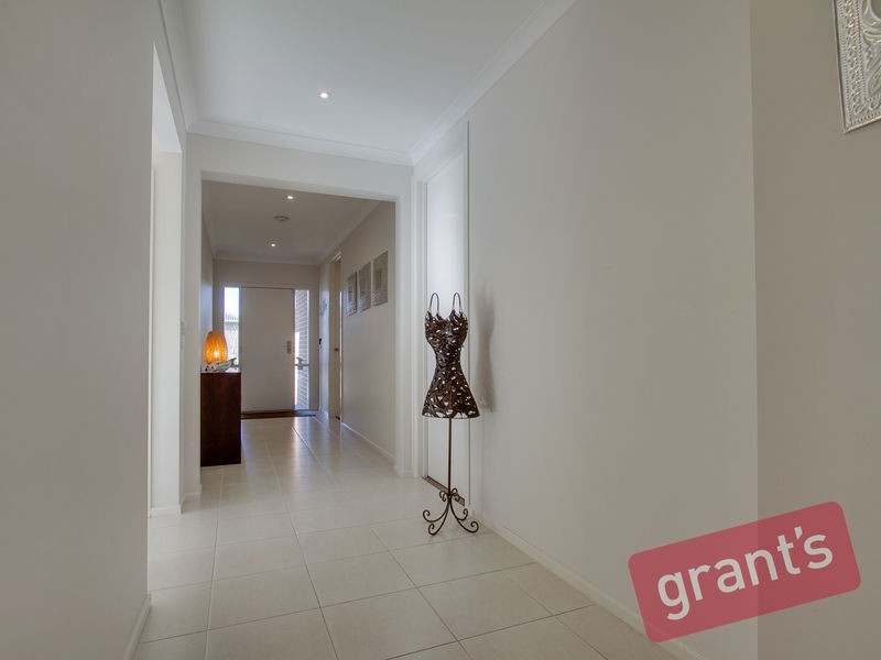 22 Connewara Crescent, Clyde North VIC 3978