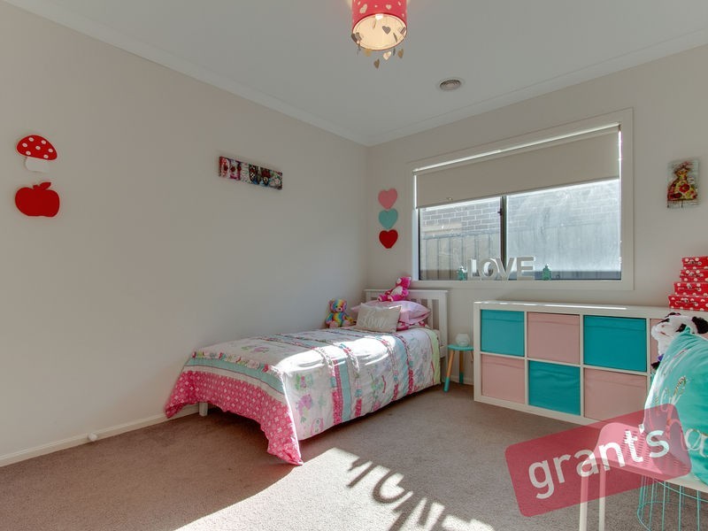 22 Connewara Crescent, Clyde North VIC 3978