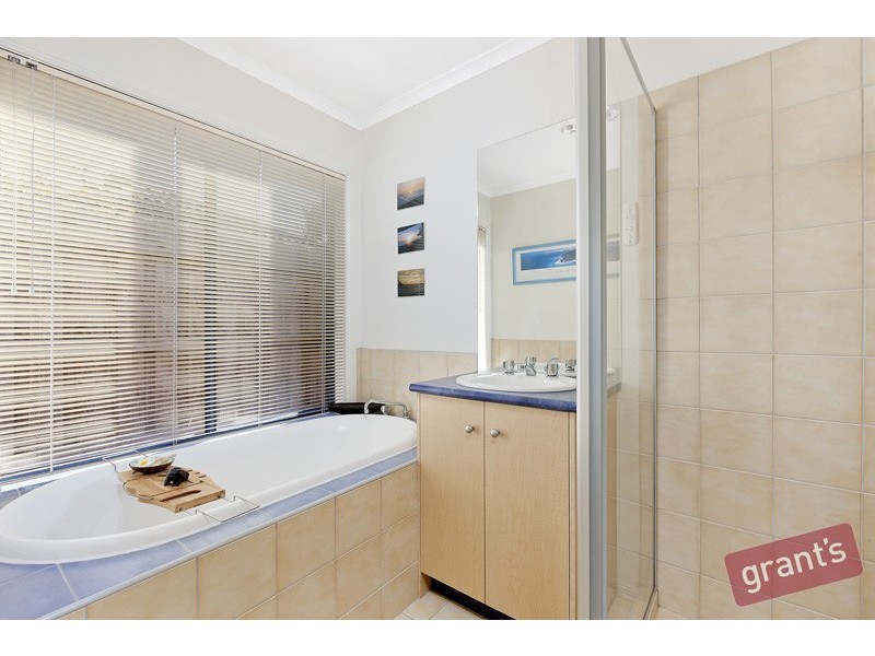 9 Avendon  Court, Narre Warren South VIC 3805