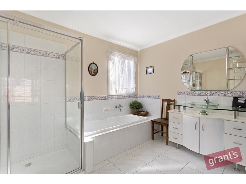 5 Rebecca Mac Court, Hallam VIC 3803