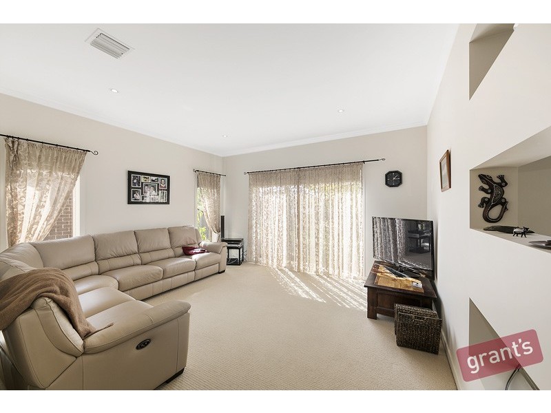 39 Golden Grove Drive, Narre Warren South VIC 3805