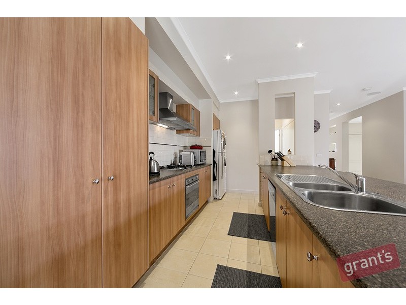 39 Golden Grove Drive, Narre Warren South VIC 3805