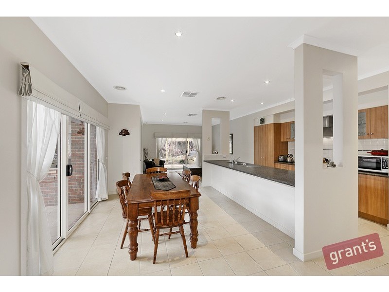 39 Golden Grove Drive, Narre Warren South VIC 3805