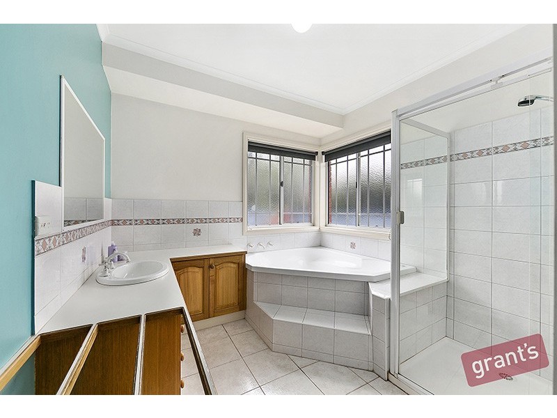 24 Ingleton Court, Narre Warren VIC 3805