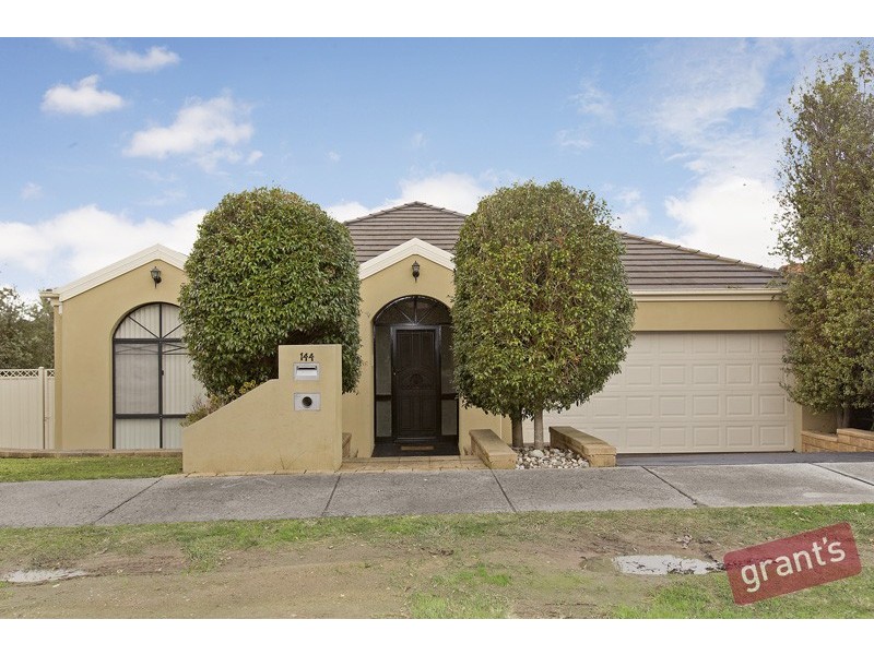 144 David Collins Drive, Endeavour Hills VIC 3802