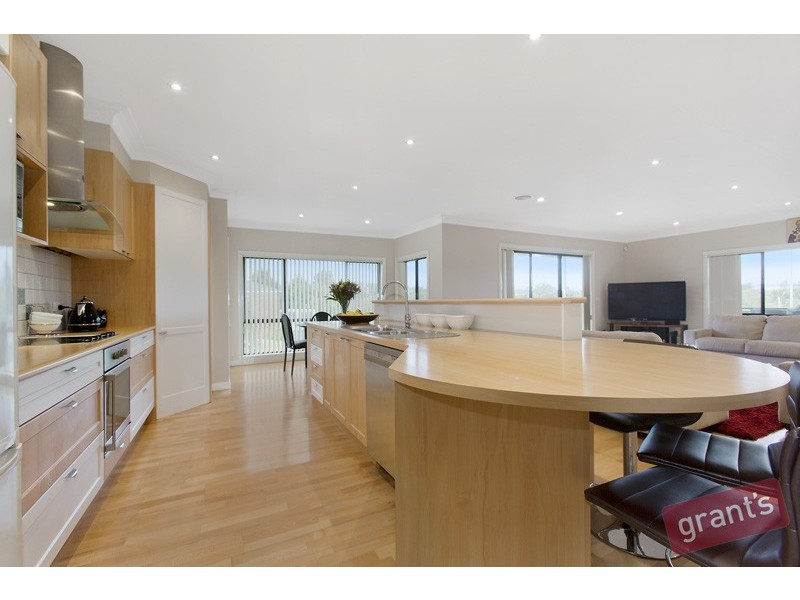 144 David Collins Drive, Endeavour Hills VIC 3802