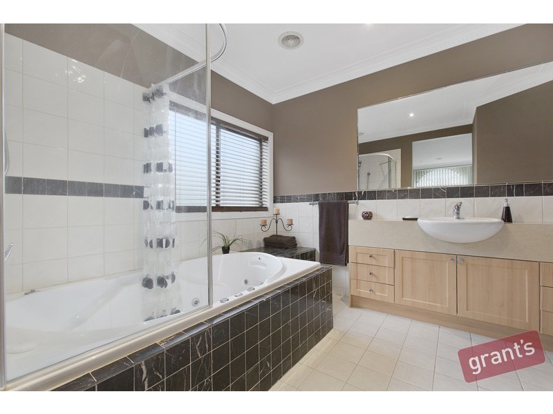 144 David Collins Drive, Endeavour Hills VIC 3802