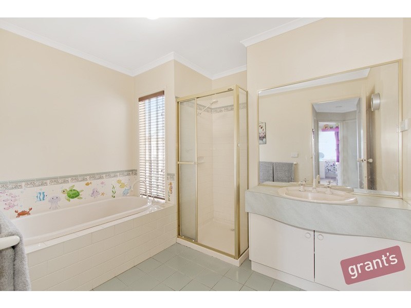 24 Silkwood Avenue, Berwick VIC 3806