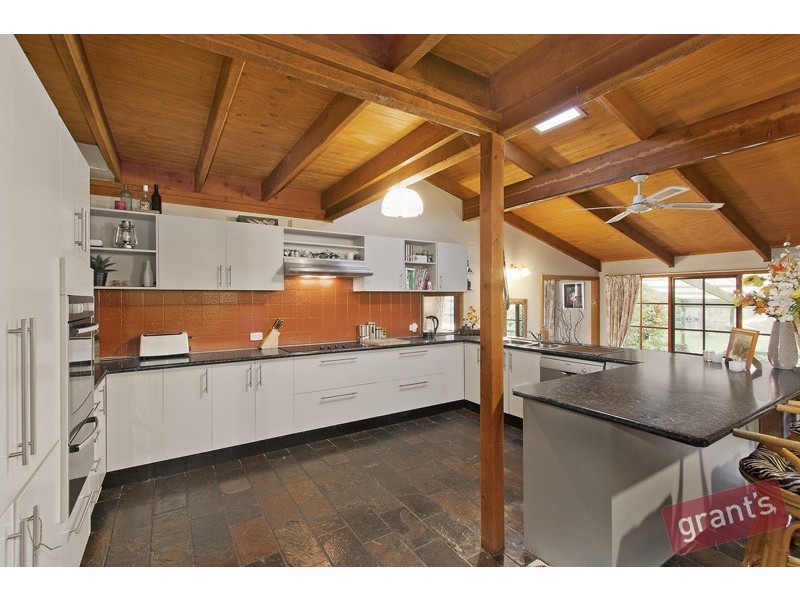 10 Murrawong Road, Maryknoll VIC 3812