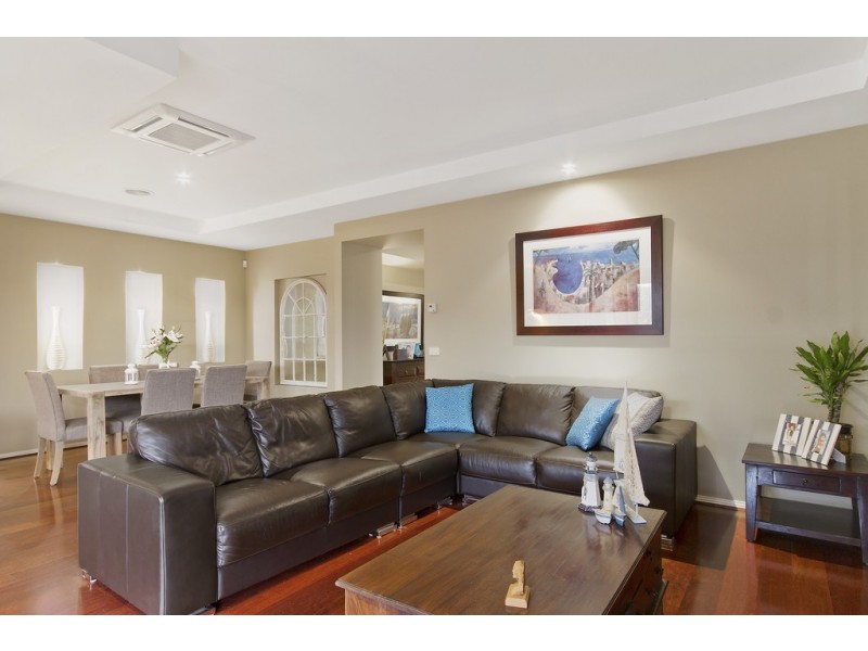 15 Viewgrand Drive, Berwick VIC 3806