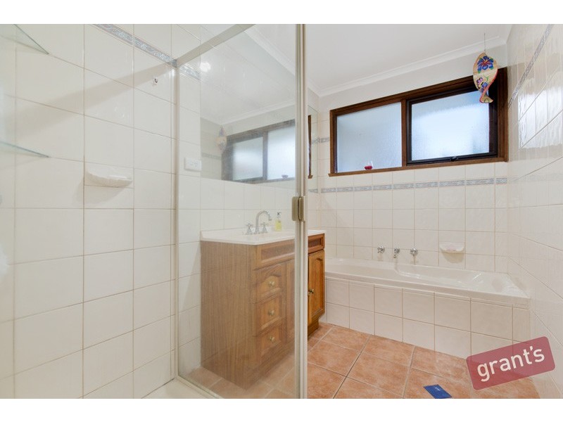 24 Trentwood Road, Narre Warren VIC 3805