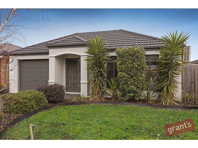 45 Melzak Way, Berwick VIC 3806