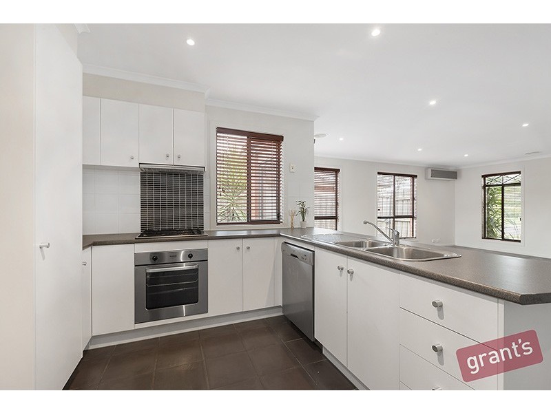 45 Melzak Way, Berwick VIC 3806