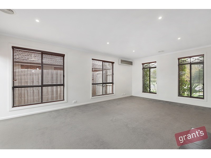 45 Melzak Way, Berwick VIC 3806