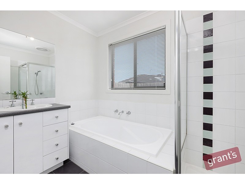 45 Melzak Way, Berwick VIC 3806