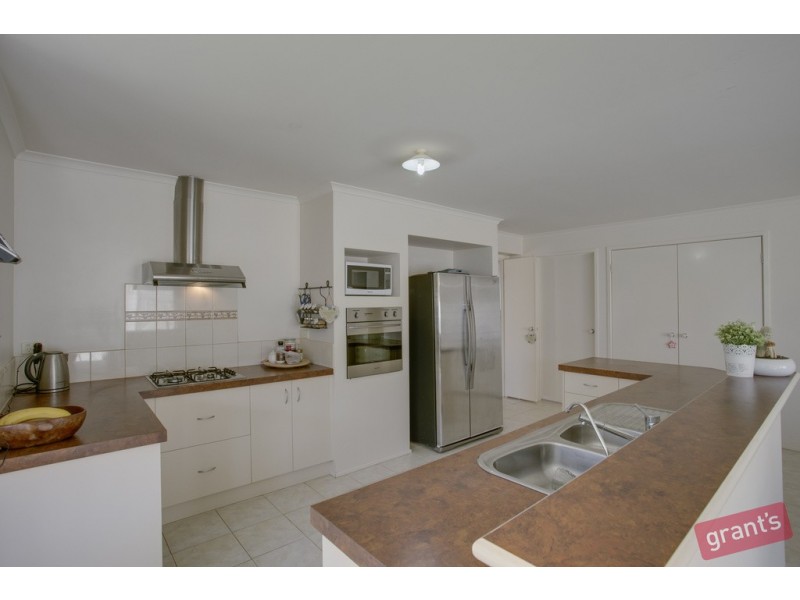 24 Bancroft Avenue, Narre Warren South VIC 3805