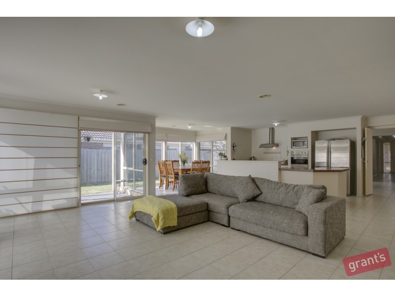 24 Bancroft Avenue, Narre Warren South VIC 3805