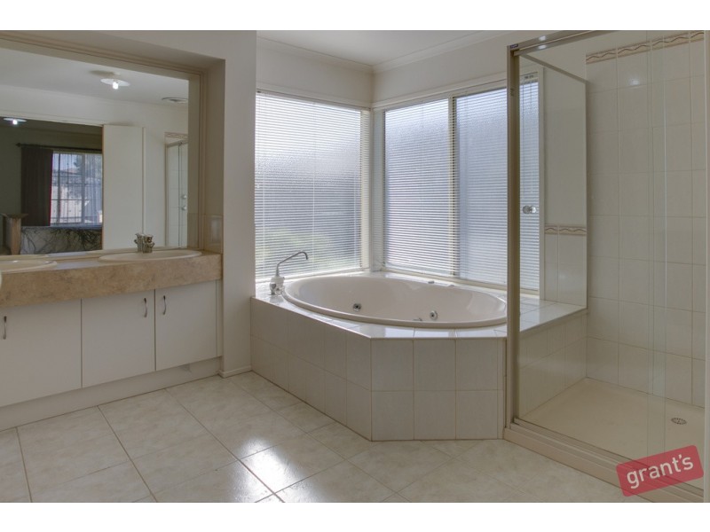 24 Bancroft Avenue, Narre Warren South VIC 3805