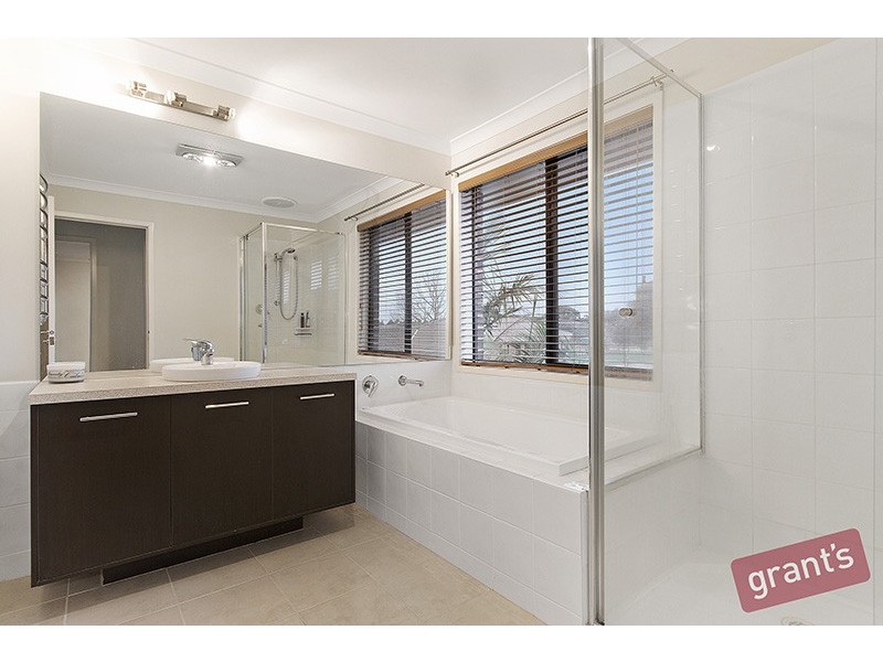 9 Rose Garden Court, Narre Warren North VIC 3804