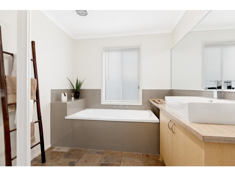 13 Kurrajong Road, Narre Warren VIC 3805