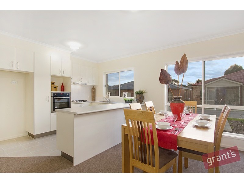 8 Saffron Drive, Hallam VIC 3803
