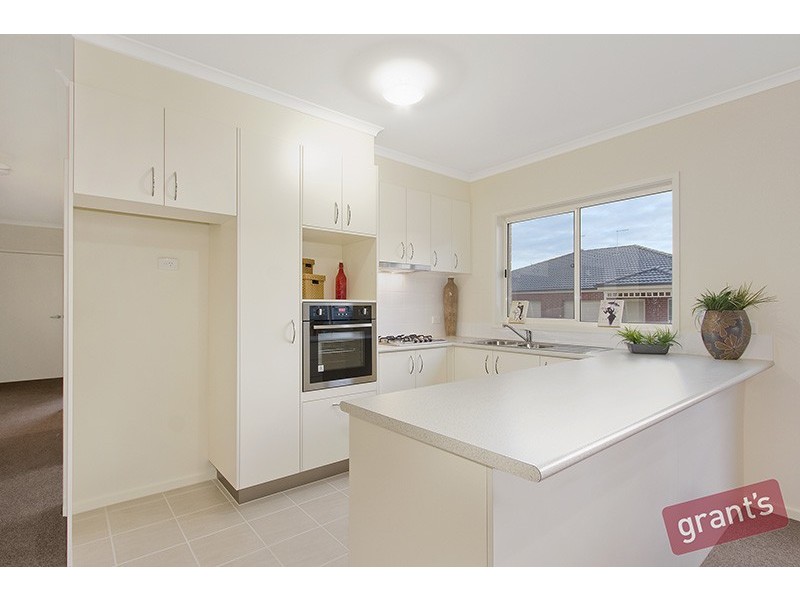 8 Saffron Drive, Hallam VIC 3803