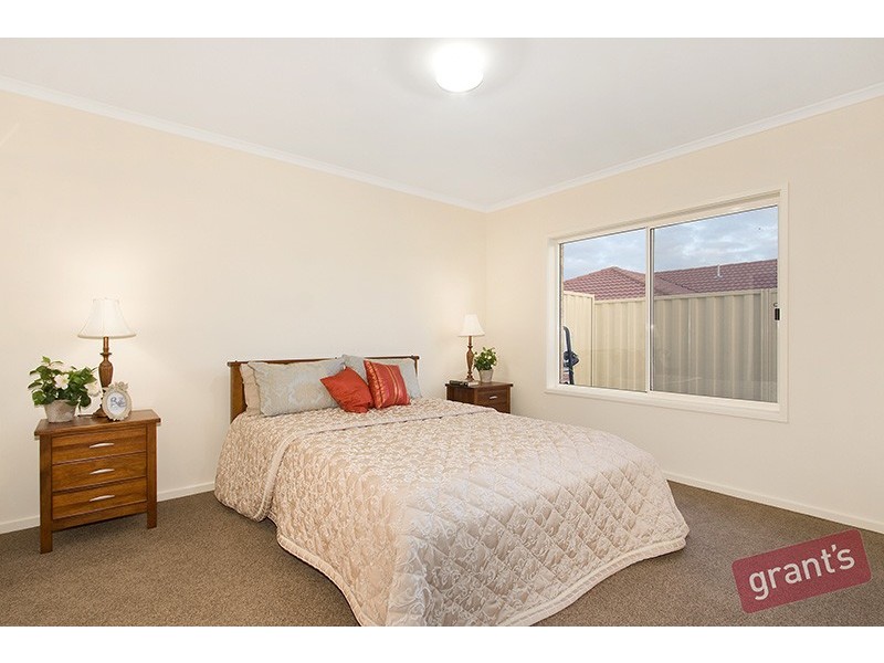8 Saffron Drive, Hallam VIC 3803