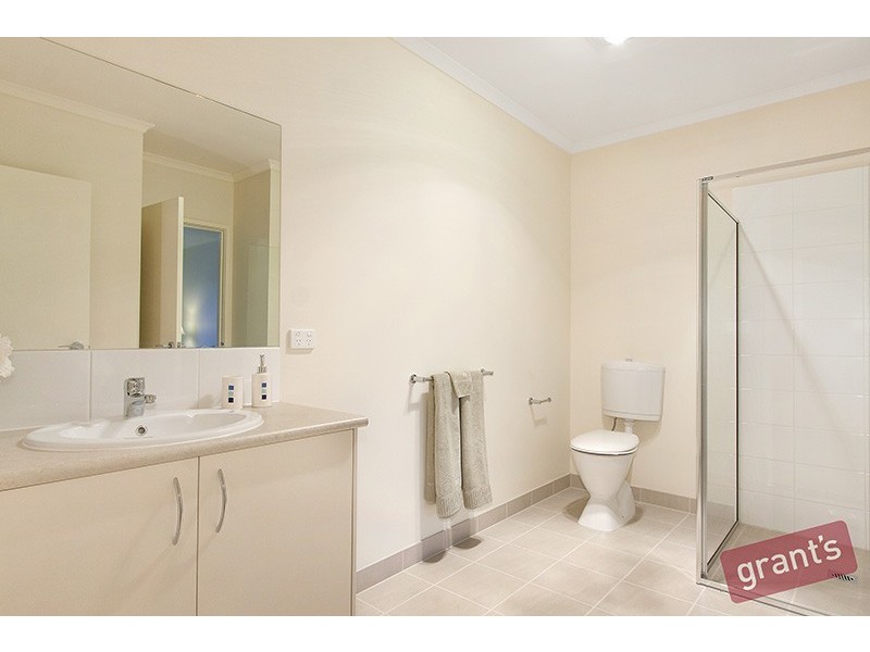 8 Saffron Drive, Hallam VIC 3803