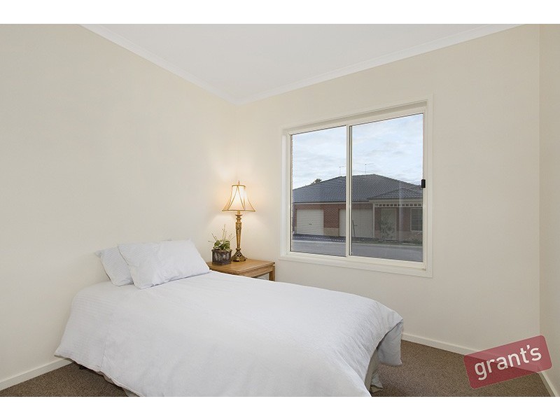 8 Saffron Drive, Hallam VIC 3803