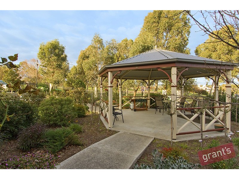 8 Saffron Drive, Hallam VIC 3803
