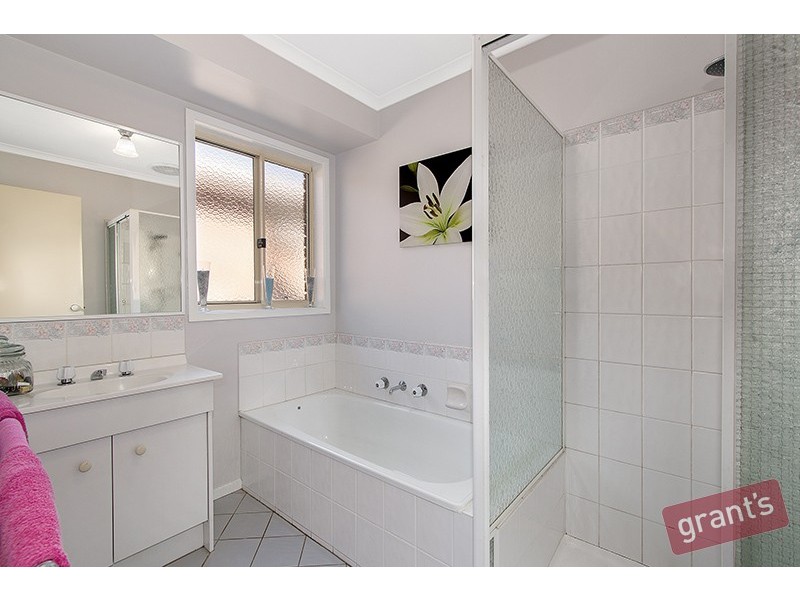 24 Madison Avenue, Narre Warren VIC 3805