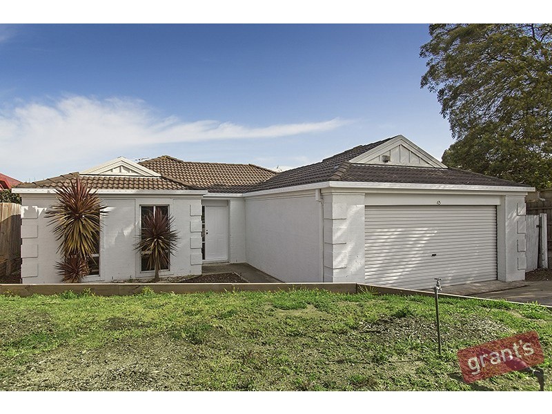 43 Hutchinson Drive, Lynbrook VIC 3975