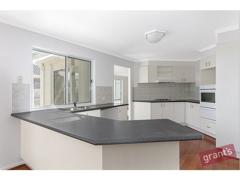 43 Hutchinson Drive, Lynbrook VIC 3975