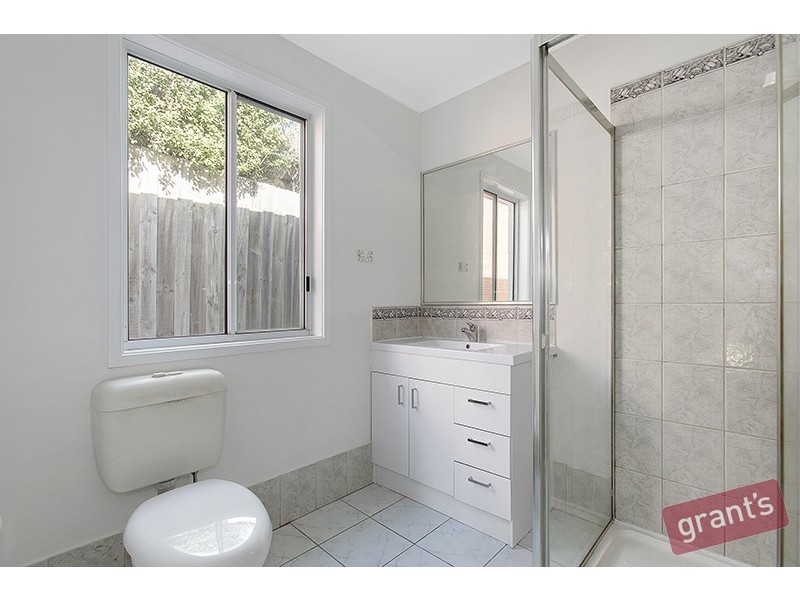 43 Hutchinson Drive, Lynbrook VIC 3975