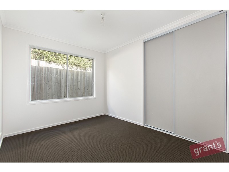 43 Hutchinson Drive, Lynbrook VIC 3975