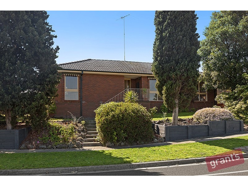 7 Ravenhill Crescent, Endeavour Hills VIC 3802