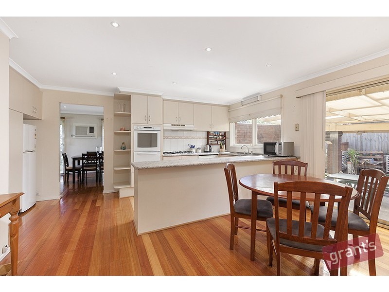 7 Ravenhill Crescent, Endeavour Hills VIC 3802