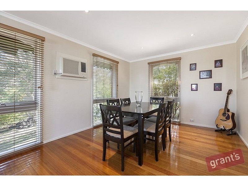 7 Ravenhill Crescent, Endeavour Hills VIC 3802