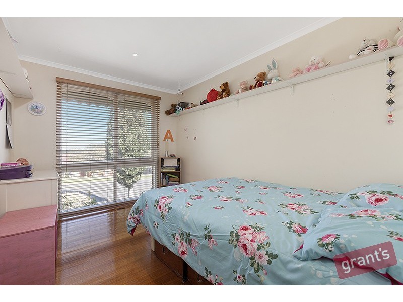 7 Ravenhill Crescent, Endeavour Hills VIC 3802