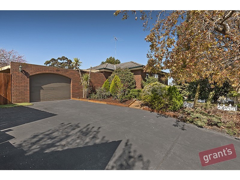 7 Ravenhill Crescent, Endeavour Hills VIC 3802