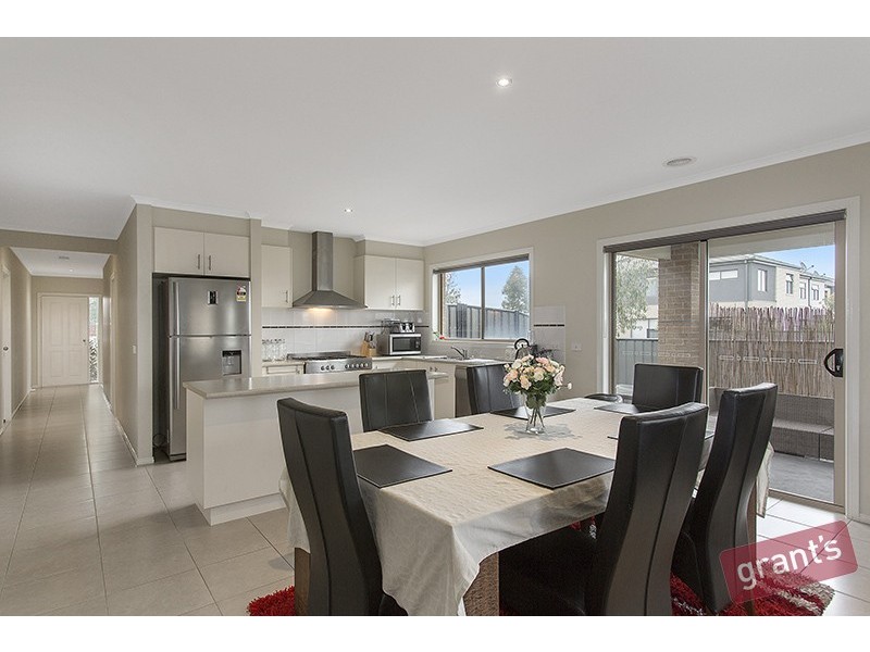 89 Heather Grove, Clyde North VIC 3978